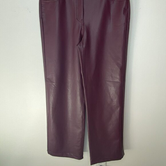 Reitmans - Vegan-leather, Straight leg, Maroon pants, Size 8 - Picture 3 of 8